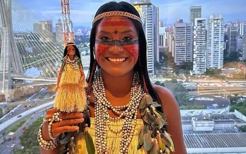 Barbie ganha versão indígena brasileira